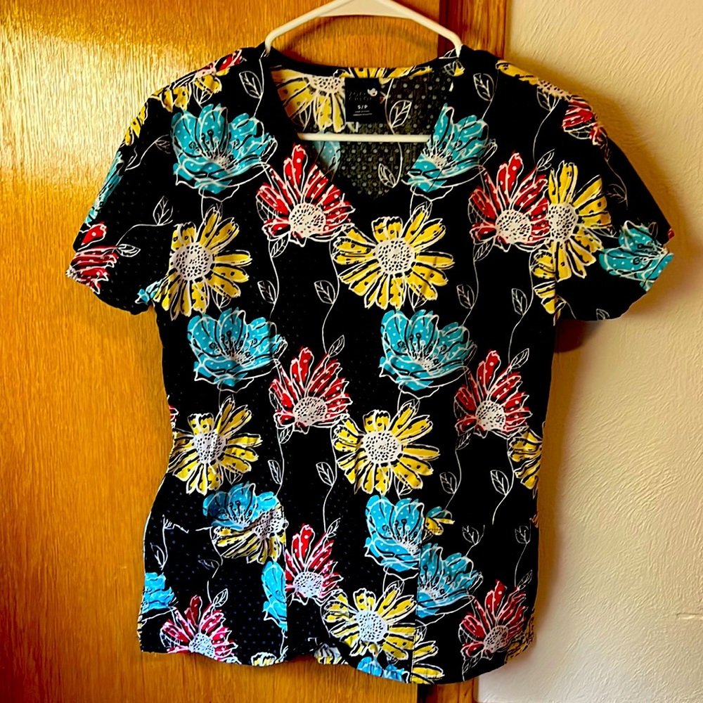 Printed scrub top
